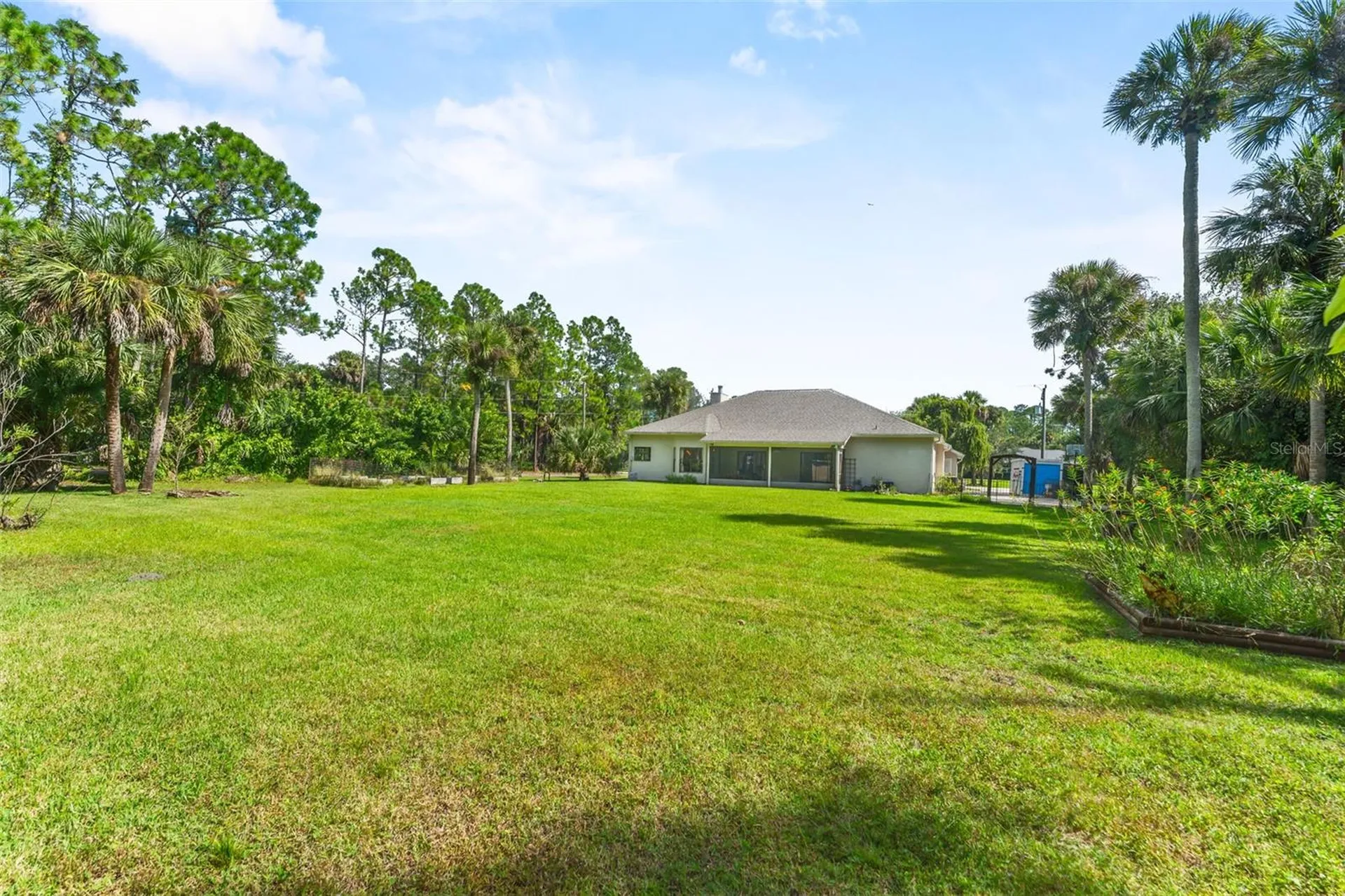 5560 Bob White Trail Mims FL 32754