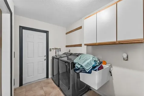 5560 Bob White Trail Mims FL 32754