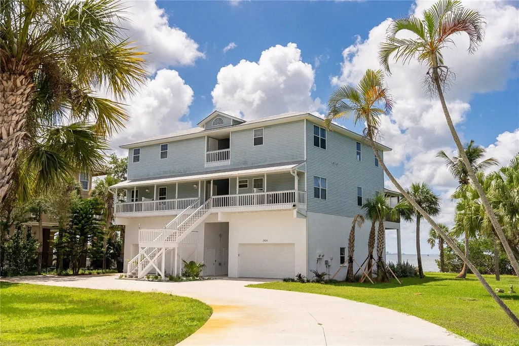 2424 Bay Drive Bradenton FL 34207
