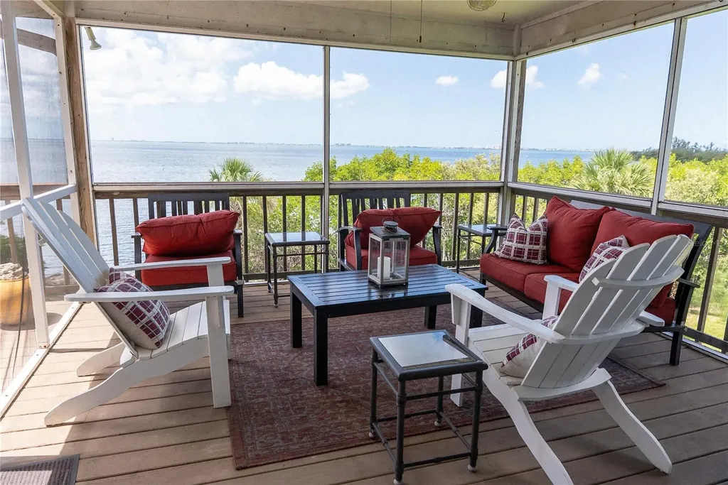 2424 Bay Drive Bradenton FL 34207