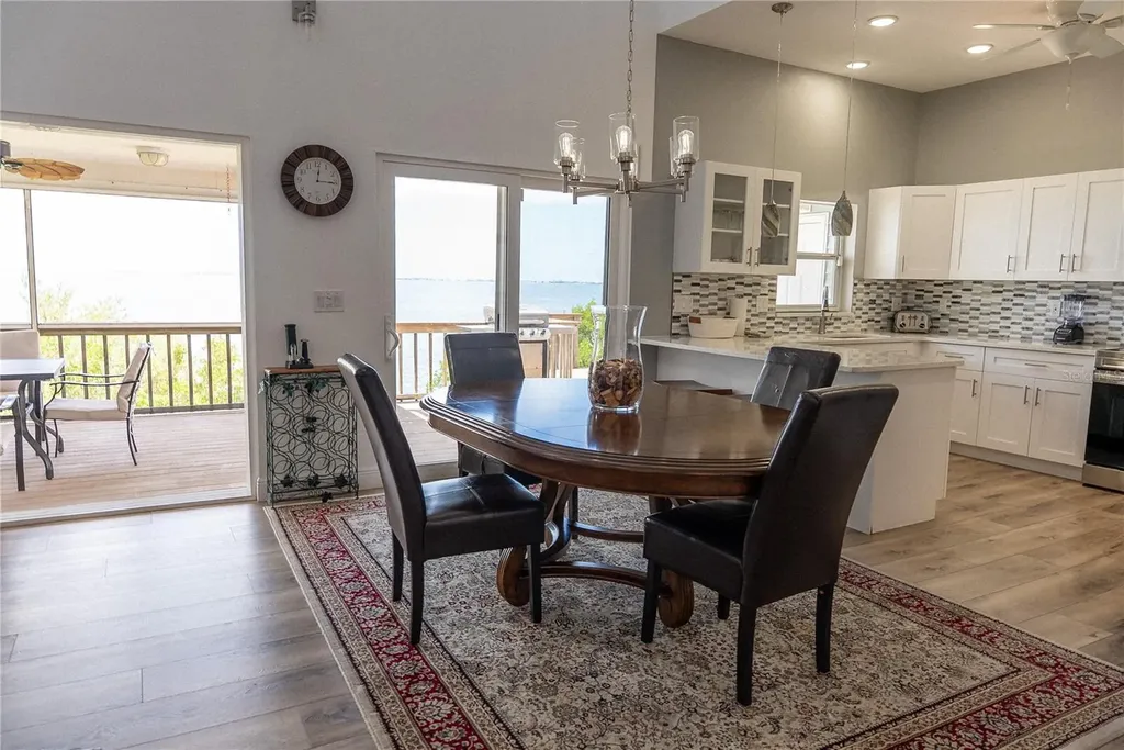 2424 Bay Drive Bradenton FL 34207