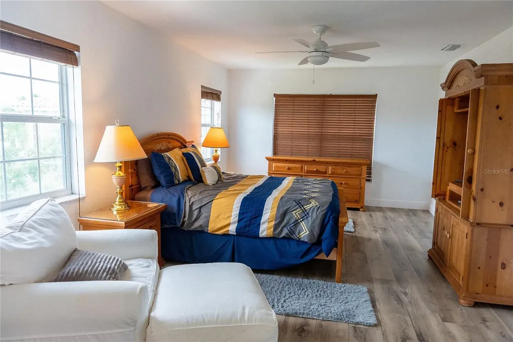 2424 Bay Drive Bradenton FL 34207