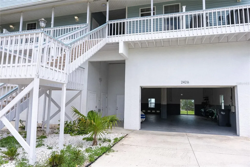 2424 Bay Drive Bradenton FL 34207