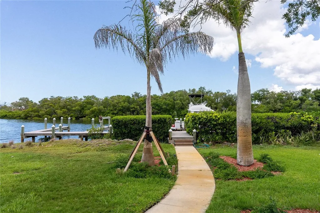 2424 Bay Drive Bradenton FL 34207
