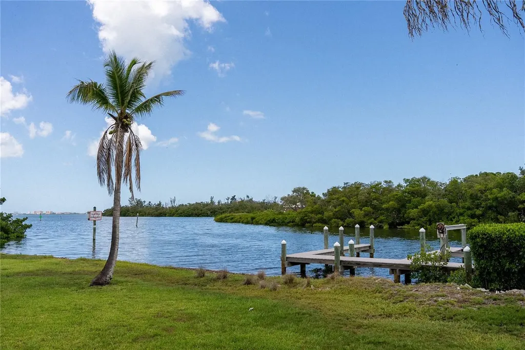 2424 Bay Drive Bradenton FL 34207