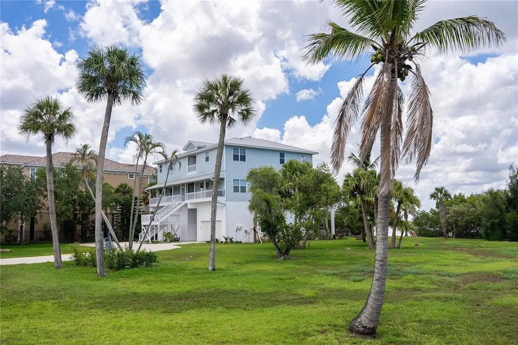 2424 Bay Drive Bradenton FL 34207