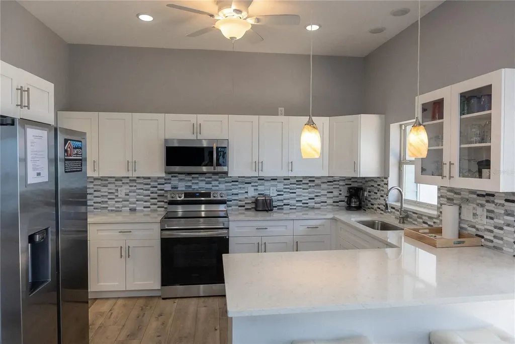 2424 Bay Drive Bradenton FL 34207