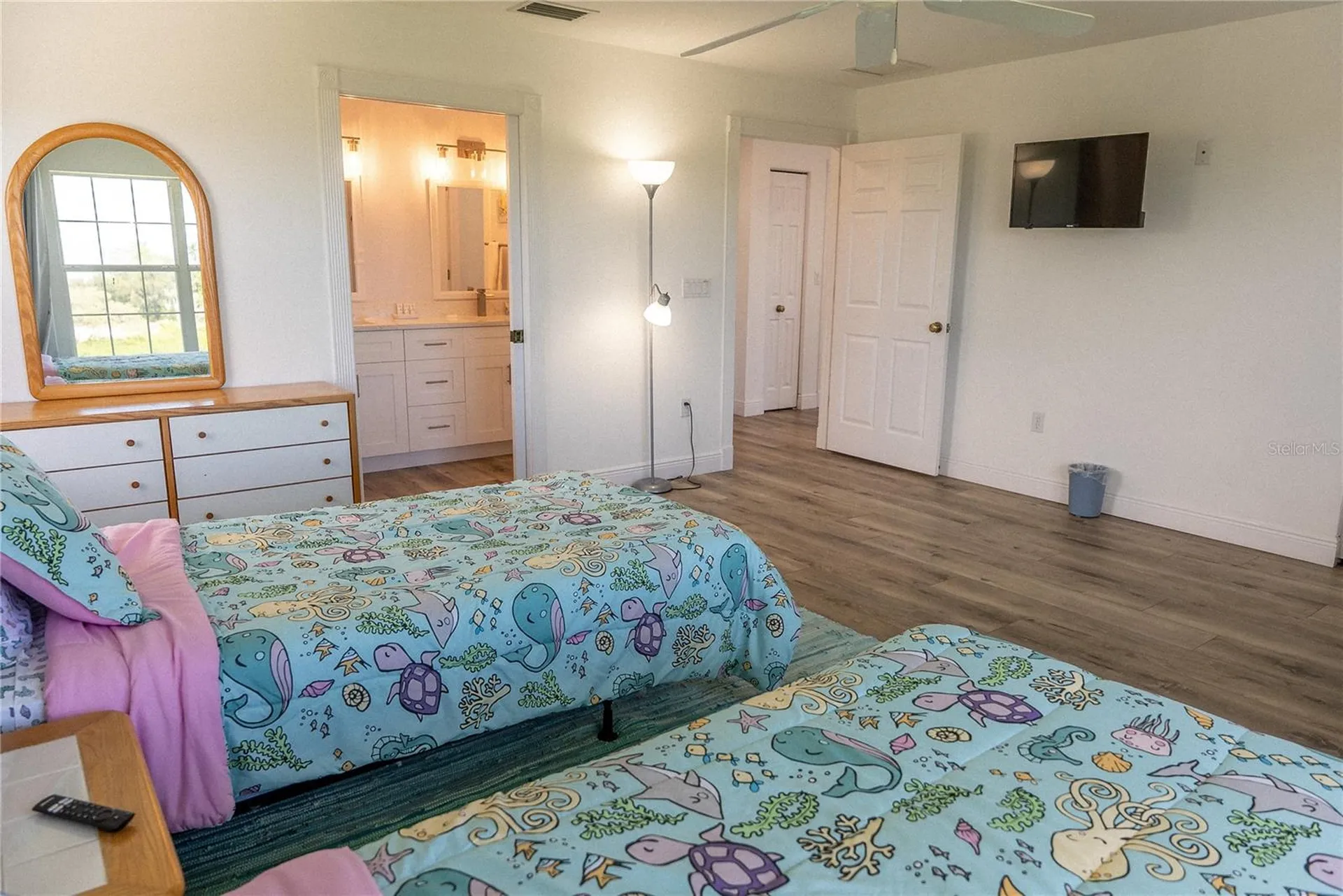 2424 Bay Drive Bradenton FL 34207