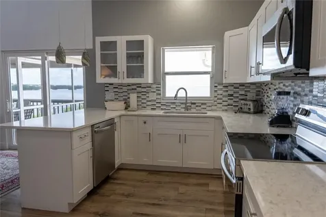 2424 Bay Drive Bradenton FL 34207