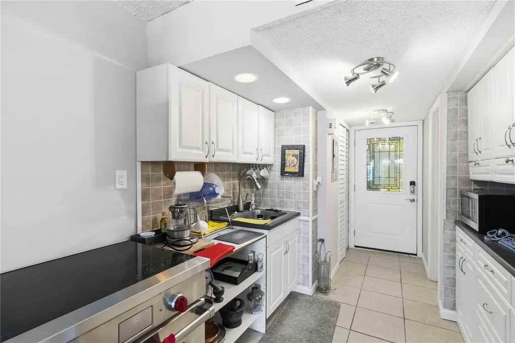 4750 Cove Circle St Petersburg FL 33708