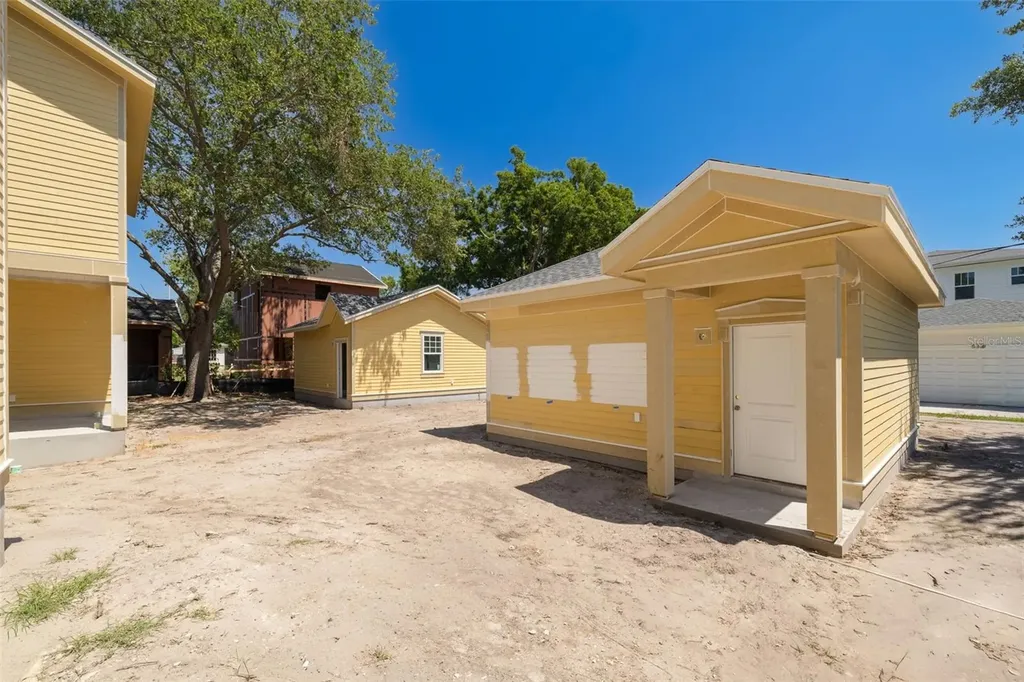 5326 7th Avenue N St Petersburg FL 33710
