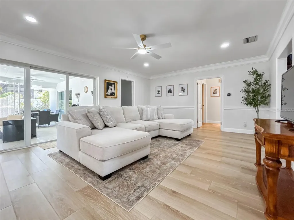 5853 Leeland Street S St Petersburg FL 33715