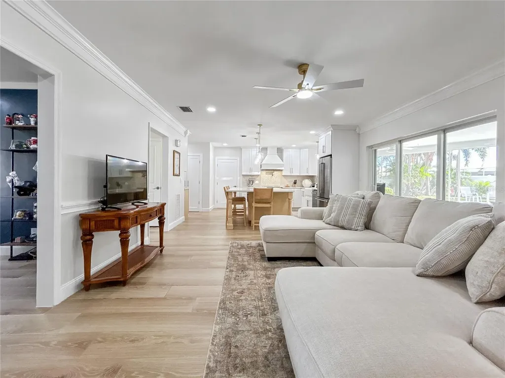 5853 Leeland Street S St Petersburg FL 33715
