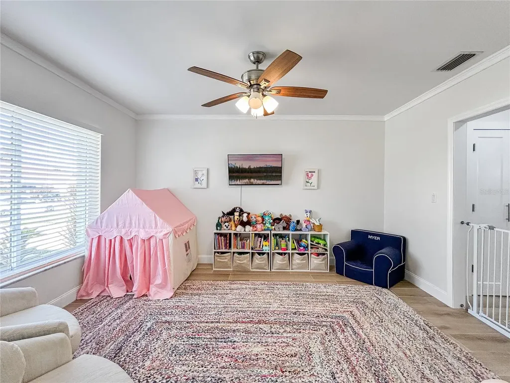 5853 Leeland Street S St Petersburg FL 33715