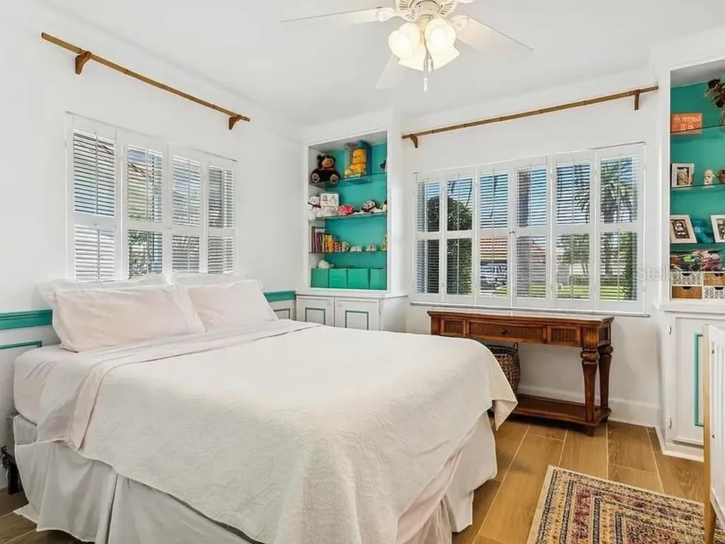 5853 Leeland Street S St Petersburg FL 33715