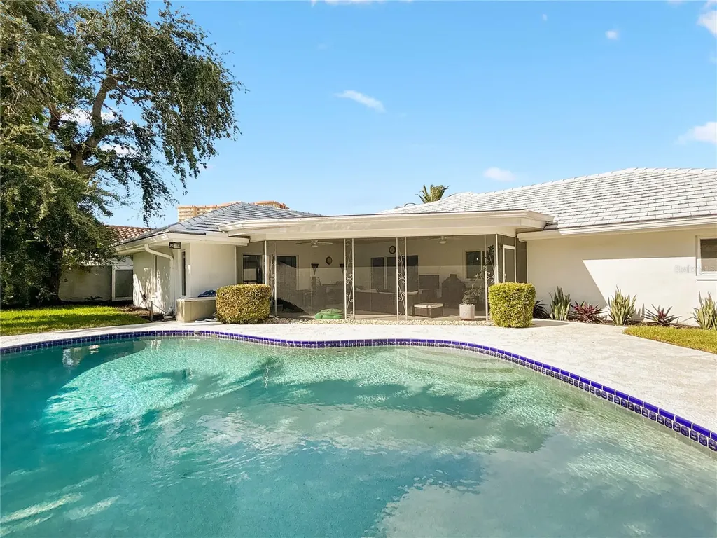5853 Leeland Street S St Petersburg FL 33715