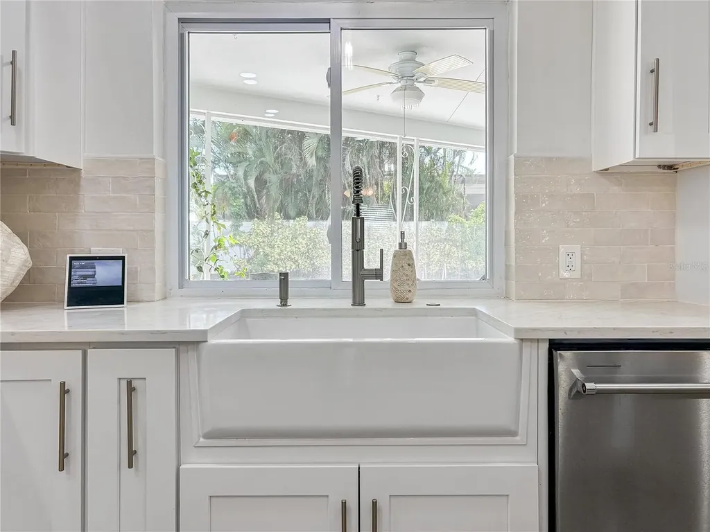5853 Leeland Street S St Petersburg FL 33715