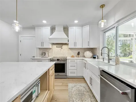 5853 Leeland Street S St Petersburg FL 33715