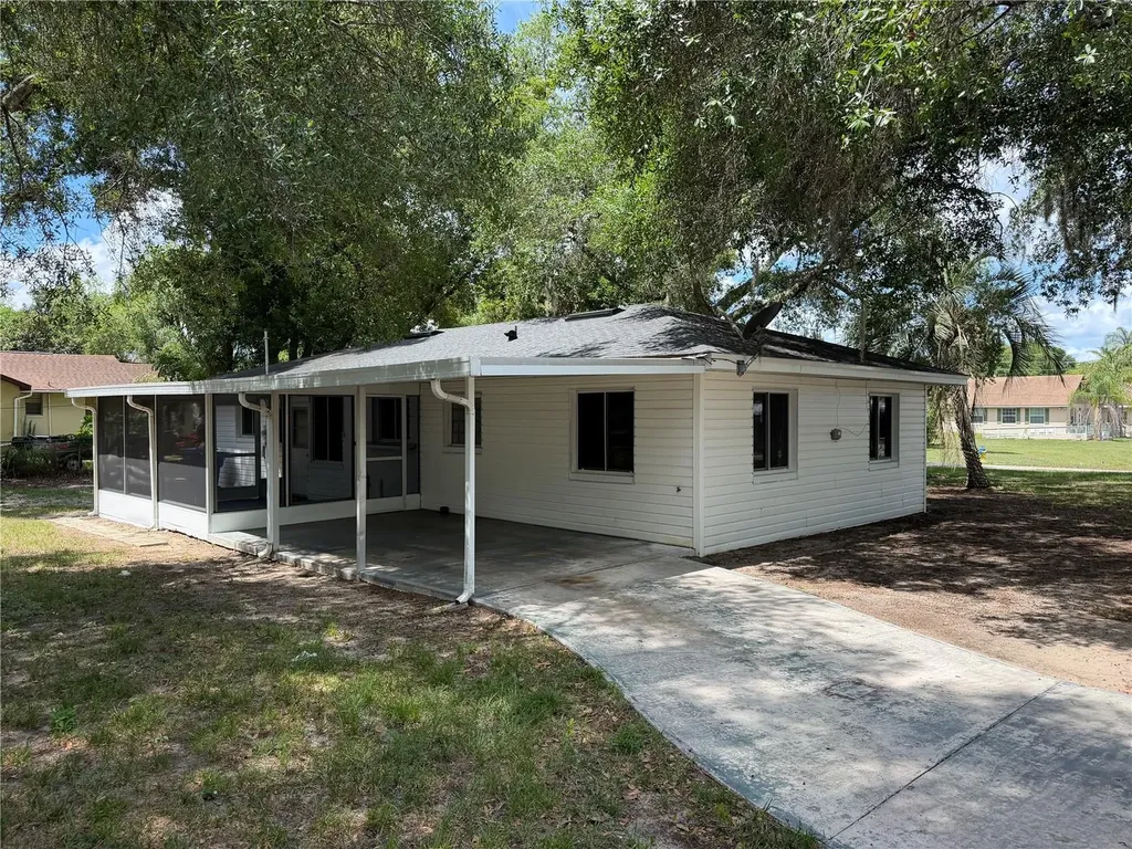 301 S Seminole Avenue Minneola FL 34715