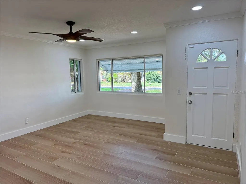 301 S Seminole Avenue Minneola FL 34715