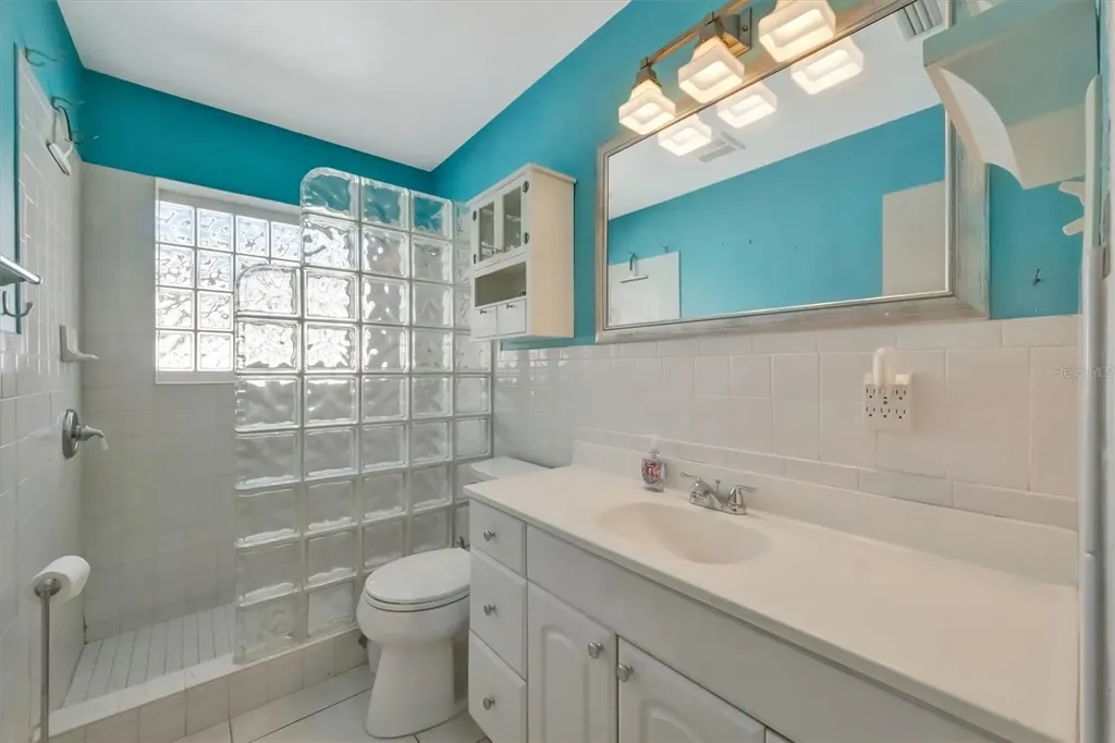 5630 13th Avenue N St Petersburg FL 33710