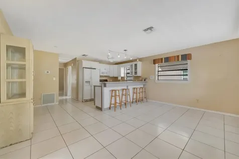 5630 13th Avenue N St Petersburg FL 33710