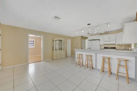 5630 13th Avenue N St Petersburg FL 33710