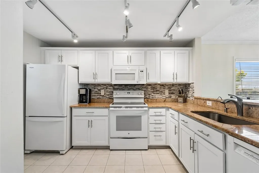719 Pinellas Bayway S St Petersburg FL 33715