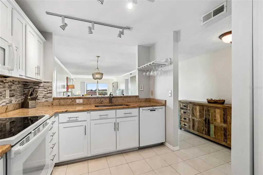 719 Pinellas Bayway S St Petersburg FL 33715