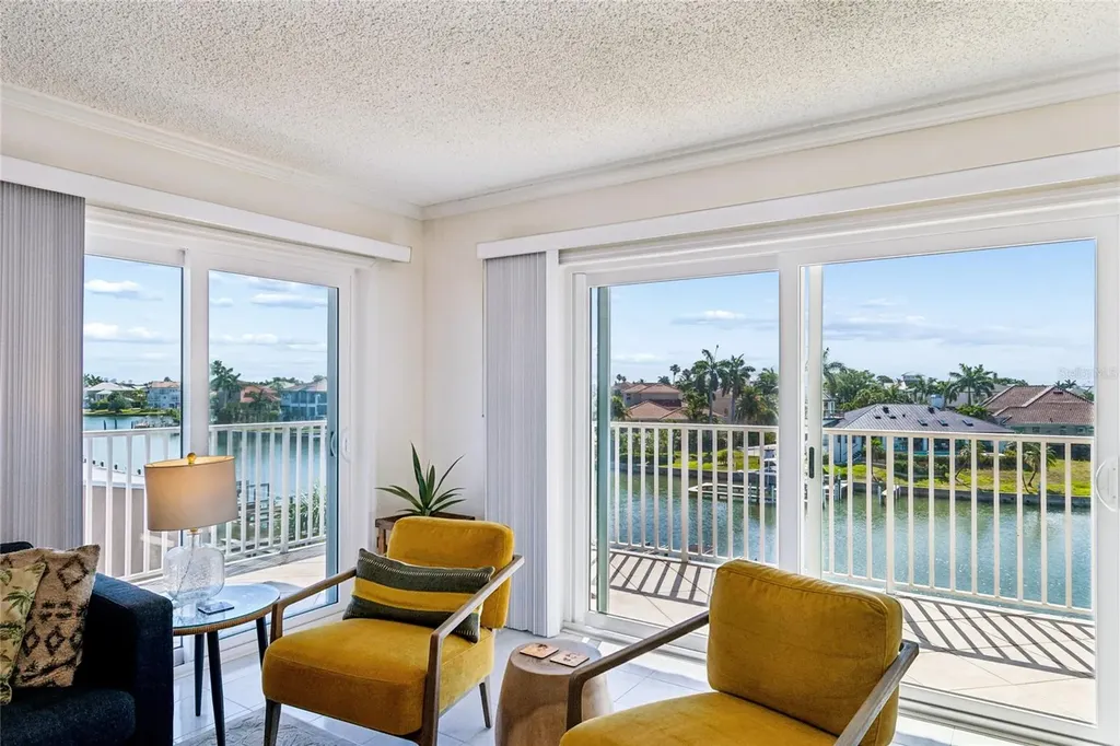 719 Pinellas Bayway S St Petersburg FL 33715