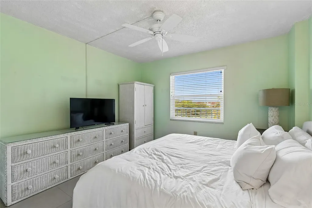 719 Pinellas Bayway S St Petersburg FL 33715