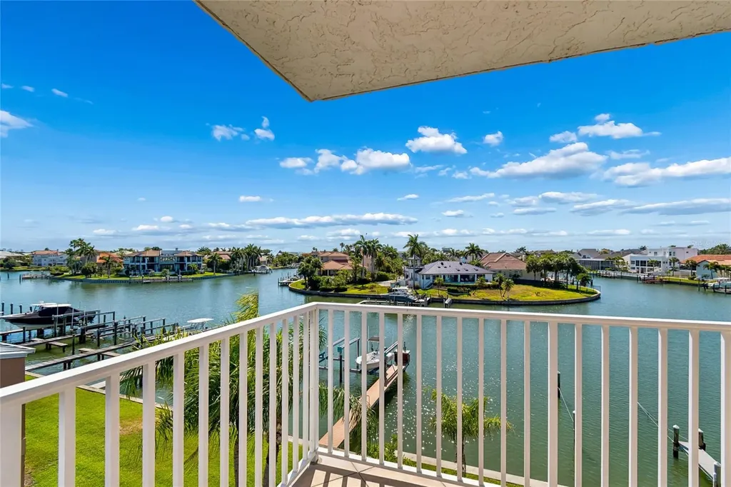719 Pinellas Bayway S St Petersburg FL 33715