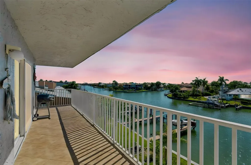 719 Pinellas Bayway S St Petersburg FL 33715