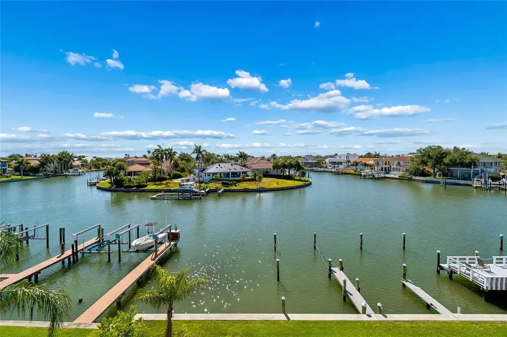719 Pinellas Bayway S St Petersburg FL 33715