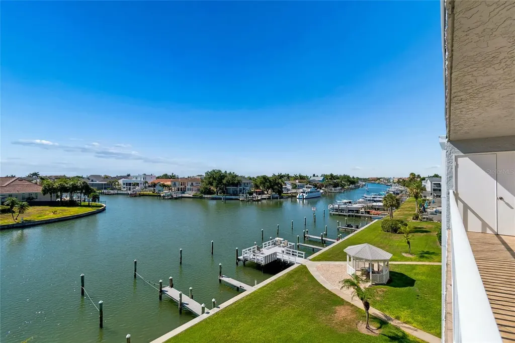 719 Pinellas Bayway S St Petersburg FL 33715