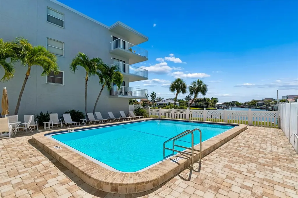 719 Pinellas Bayway S St Petersburg FL 33715