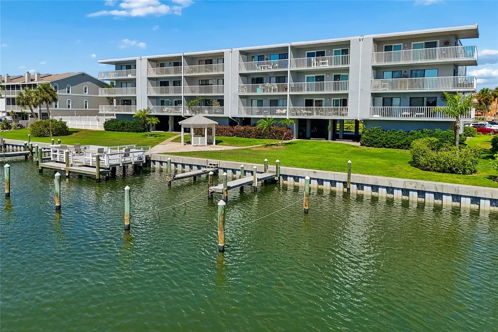 719 Pinellas Bayway S St Petersburg FL 33715