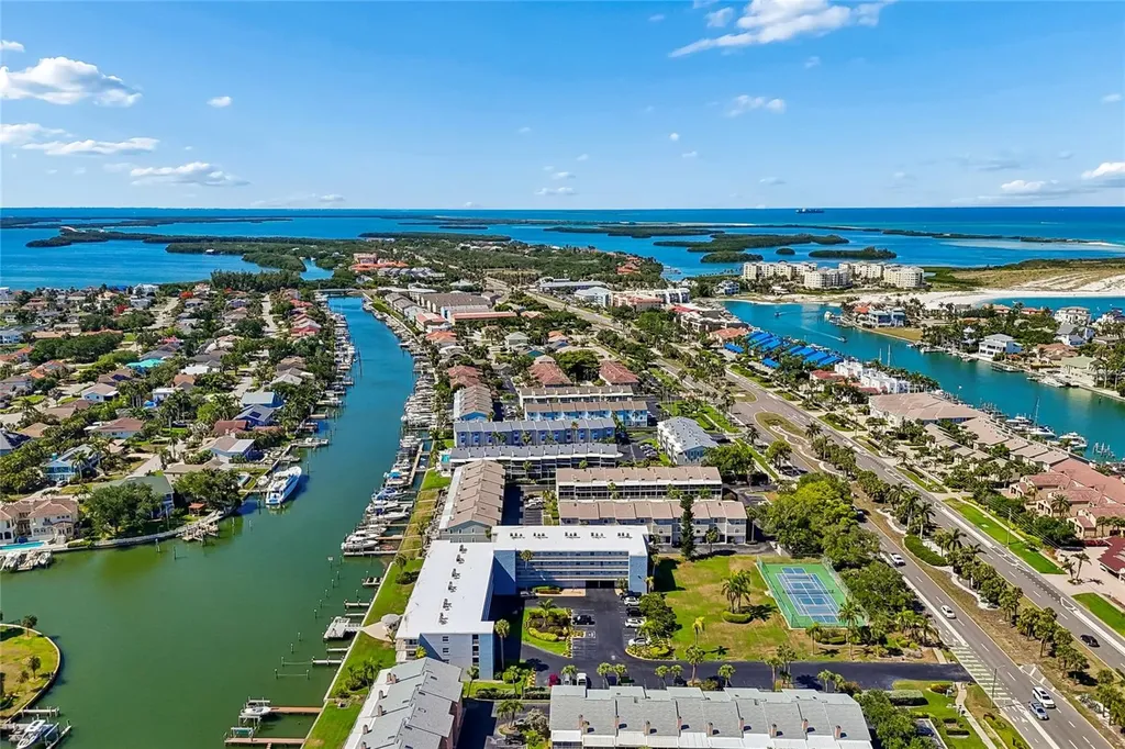719 Pinellas Bayway S St Petersburg FL 33715