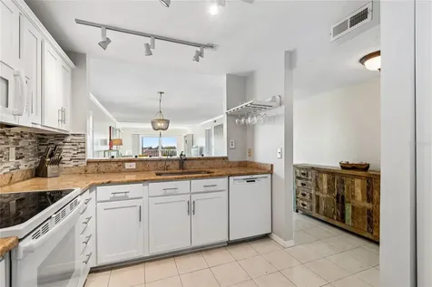 719 Pinellas Bayway S St Petersburg FL 33715