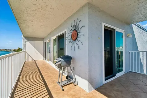 719 Pinellas Bayway S St Petersburg FL 33715