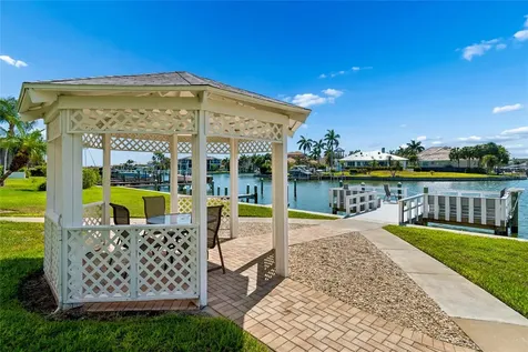 719 Pinellas Bayway S St Petersburg FL 33715