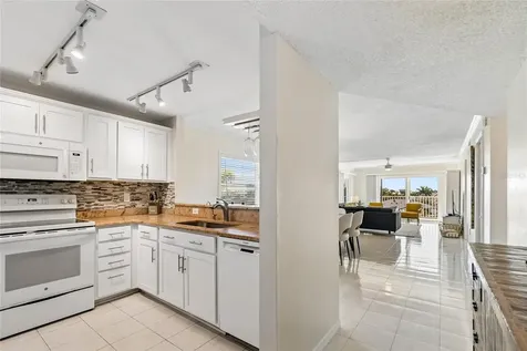 719 Pinellas Bayway S St Petersburg FL 33715