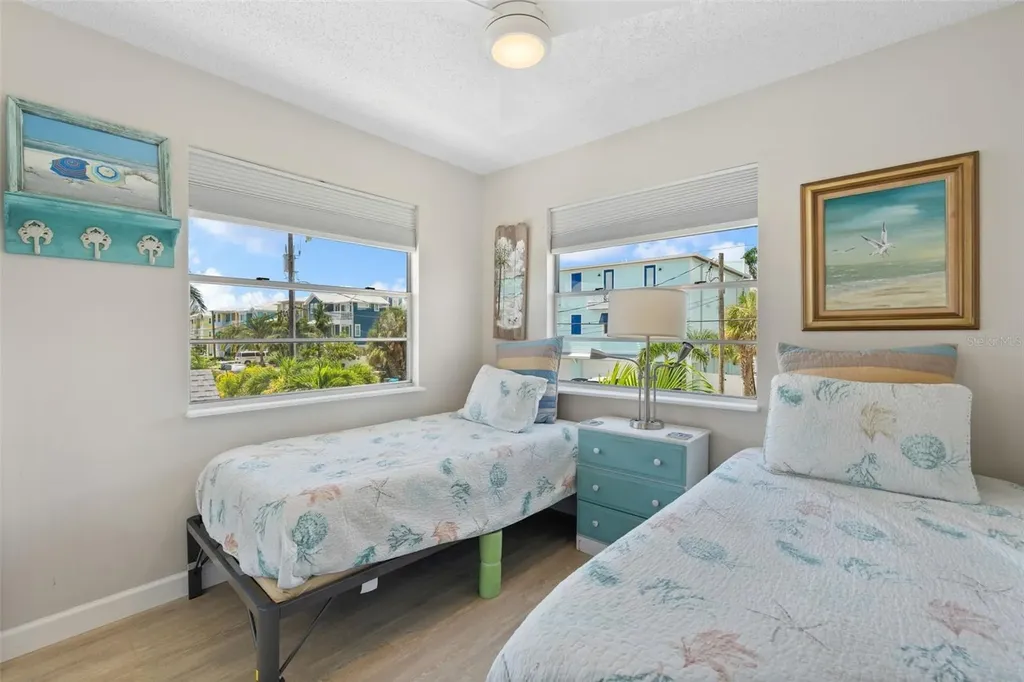 2517 Avenue C Bradenton Beach FL 34217