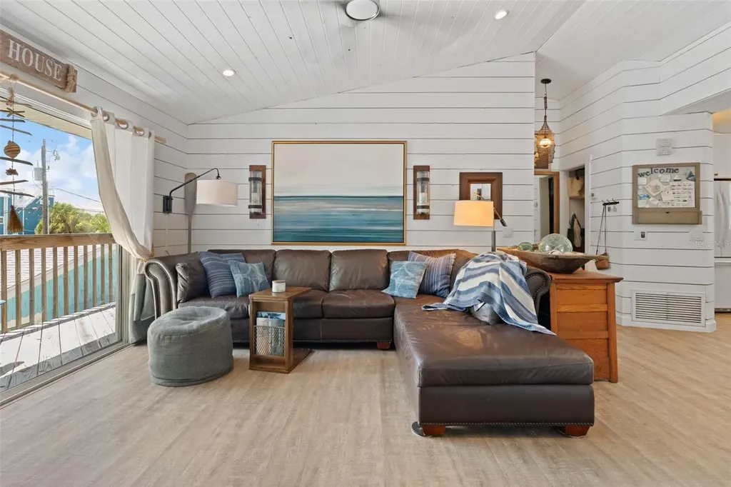2517 Avenue C Bradenton Beach FL 34217