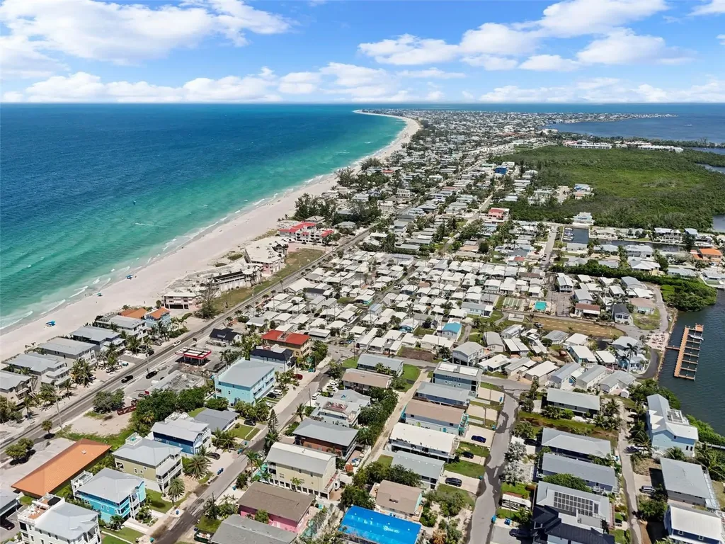 2517 Avenue C Bradenton Beach FL 34217