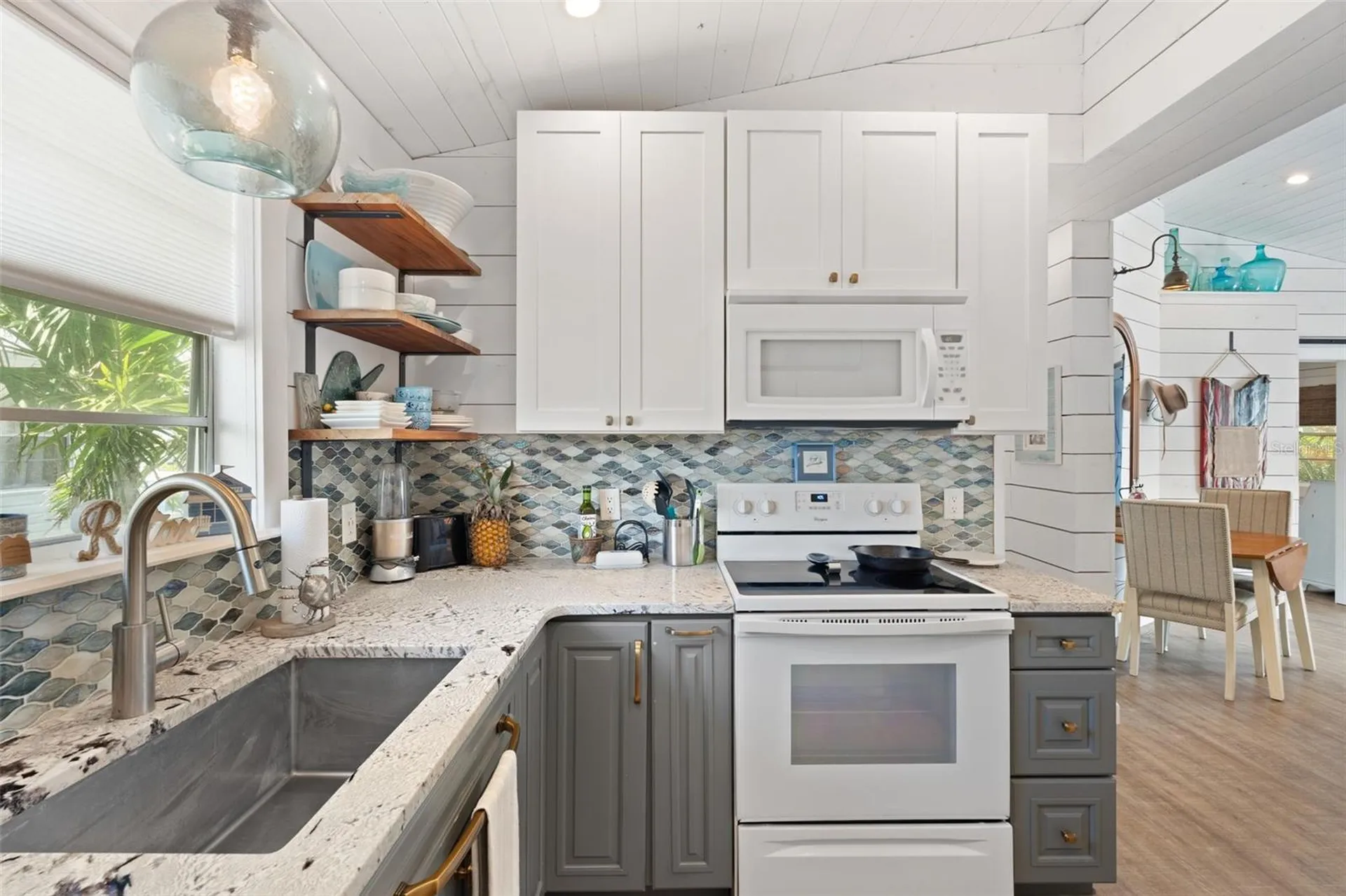 2517 Avenue C Bradenton Beach FL 34217