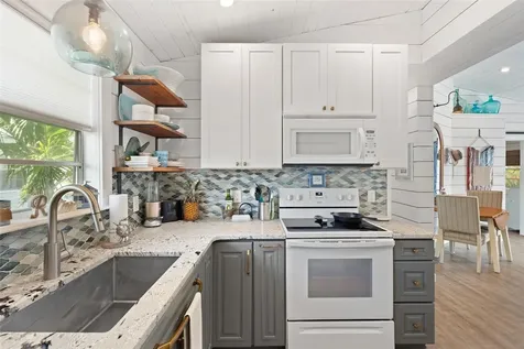 2517 Avenue C Bradenton Beach FL 34217