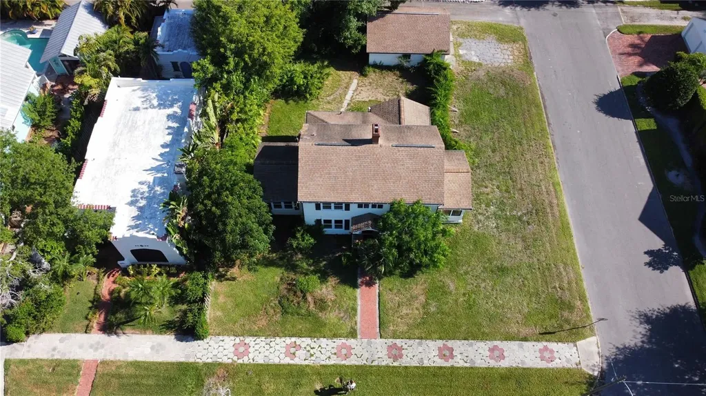 255 19th Avenue NE St Petersburg FL 33704