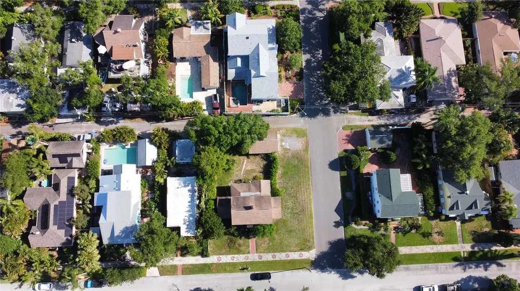 255 19th Avenue NE St Petersburg FL 33704