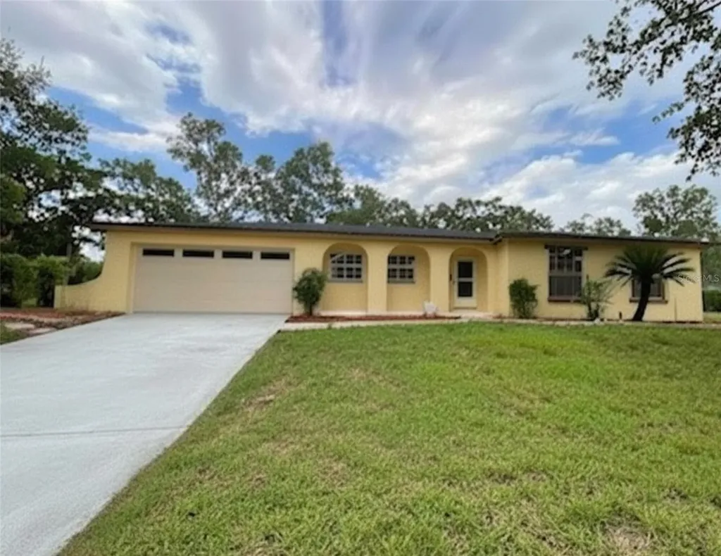 208 Shady Hollow Casselberry FL 32707